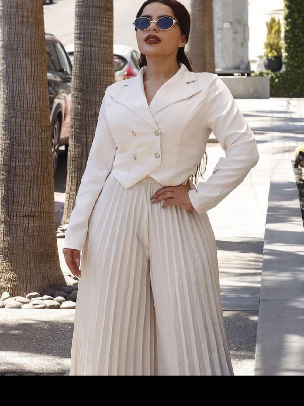 Elegant Pleated Wide-Leg Pants in Cream
